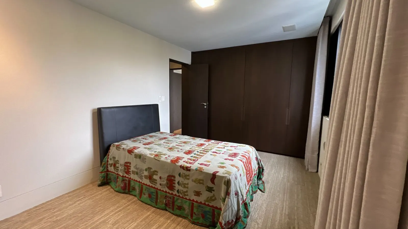 Alto luxo, bairro Funcionários, todo reformado  289m2, 3 suítes, Lavabo, 4 vagas livres, andar altissimo e linda vista. 1 por andar, foto 23