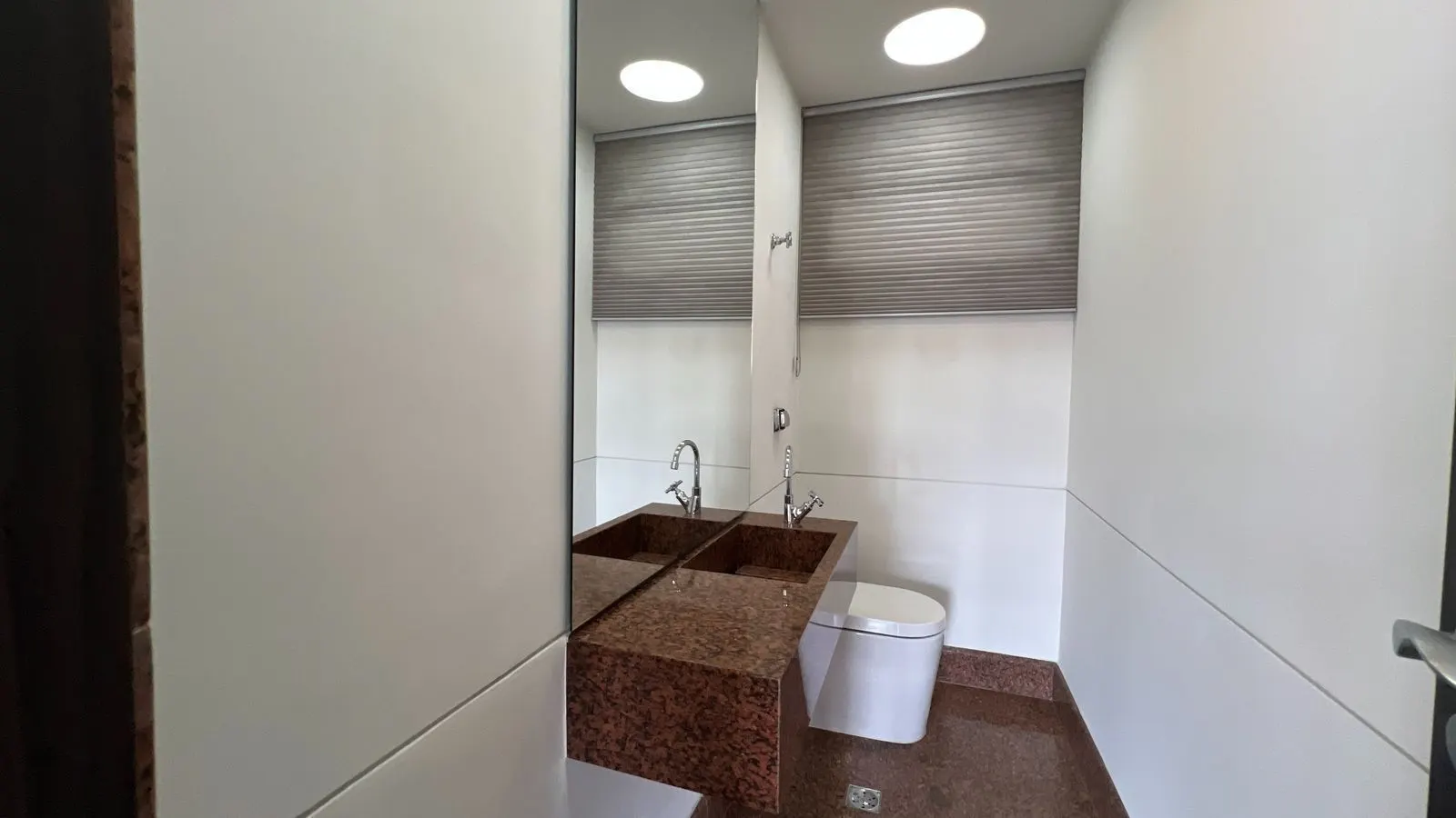 Alto luxo, bairro Funcionários, todo reformado  289m2, 3 suítes, Lavabo, 4 vagas livres, andar altissimo e linda vista. 1 por andar, foto 6