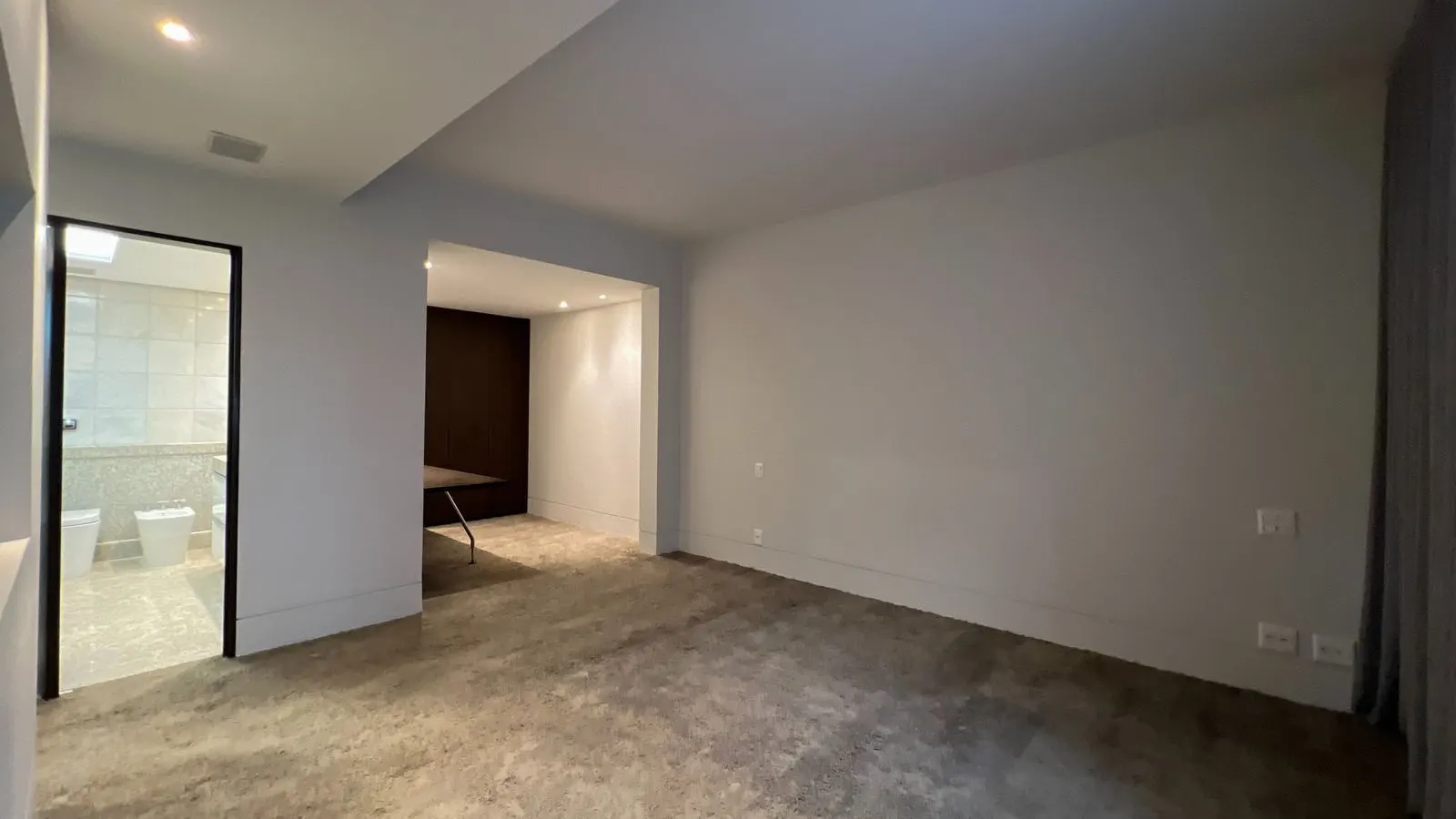Alto luxo, bairro Funcionários, todo reformado  289m2, 3 suítes, Lavabo, 4 vagas livres, andar altissimo e linda vista. 1 por andar, foto 11