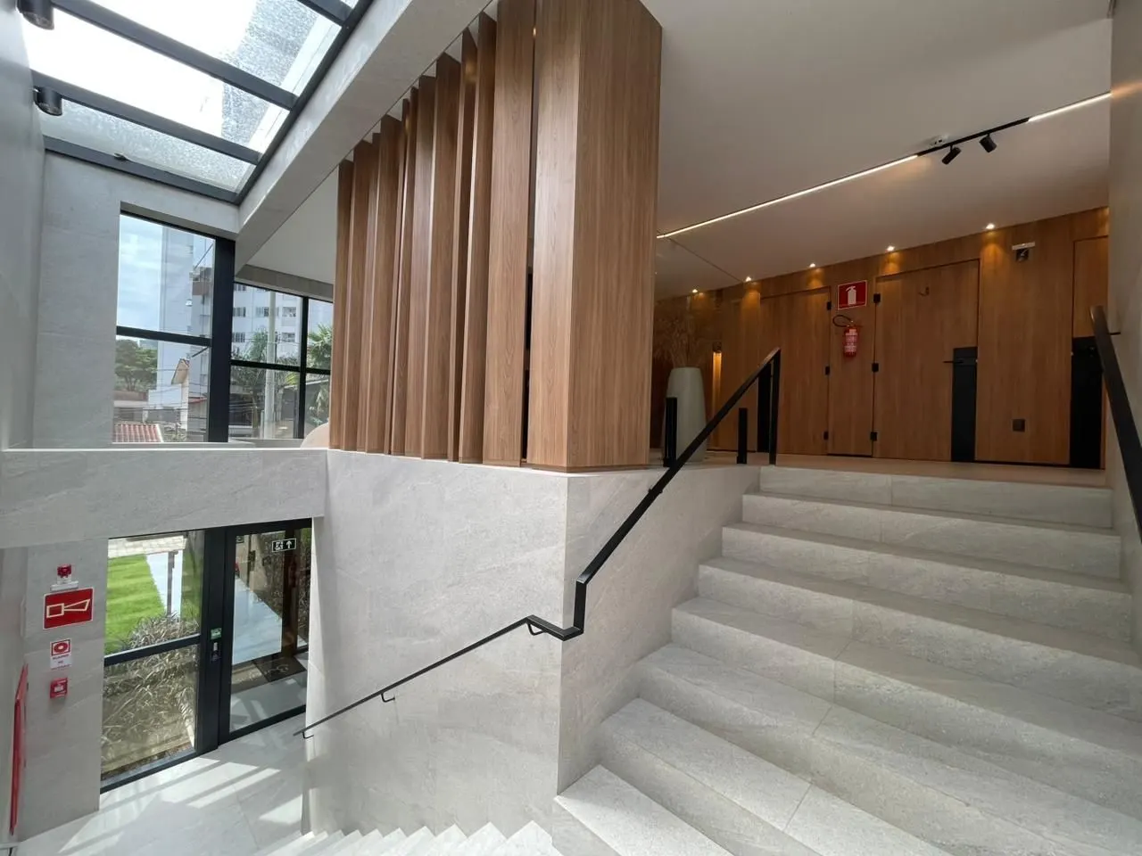 Apartamento no Gutierrez, padrão Capanema, Montado e planejado, ar condicionado, andar alto, lazer, ponto nobre