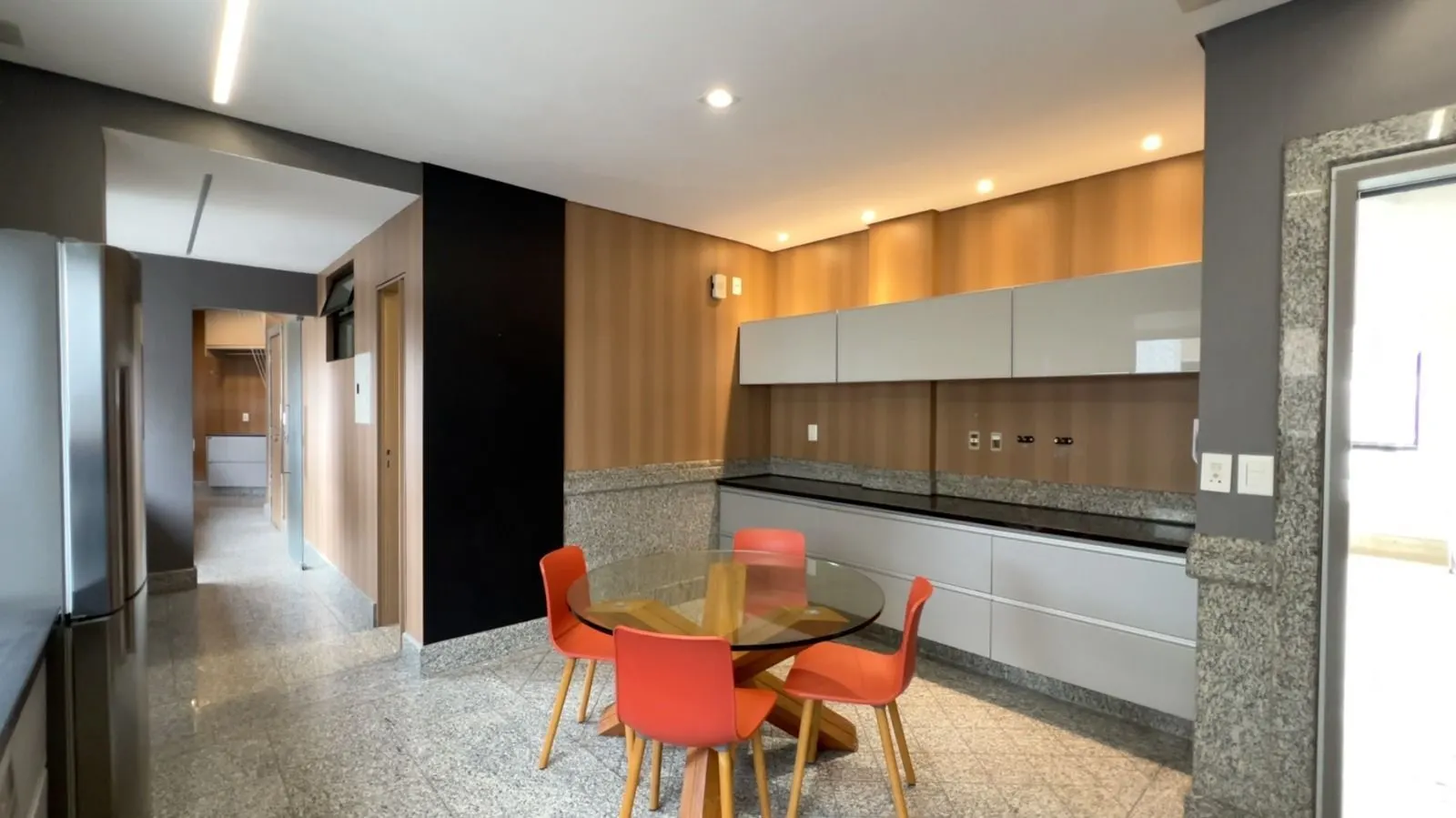Alto luxo, bairro Funcionários, todo reformado  289m2, 3 suítes, Lavabo, 4 vagas livres, andar altissimo e linda vista. 1 por andar, foto 28
