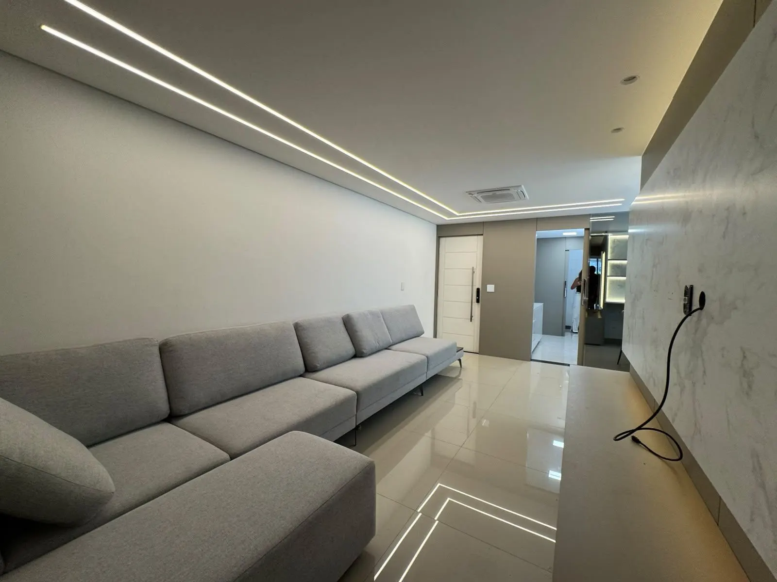 Lindissimo apartamento, bairro de Lourdes shopping Diamond Mall, 110m2, 3qrts, closet, 2 vagas, todo reformado alto padrão, lazer completo, foto 2