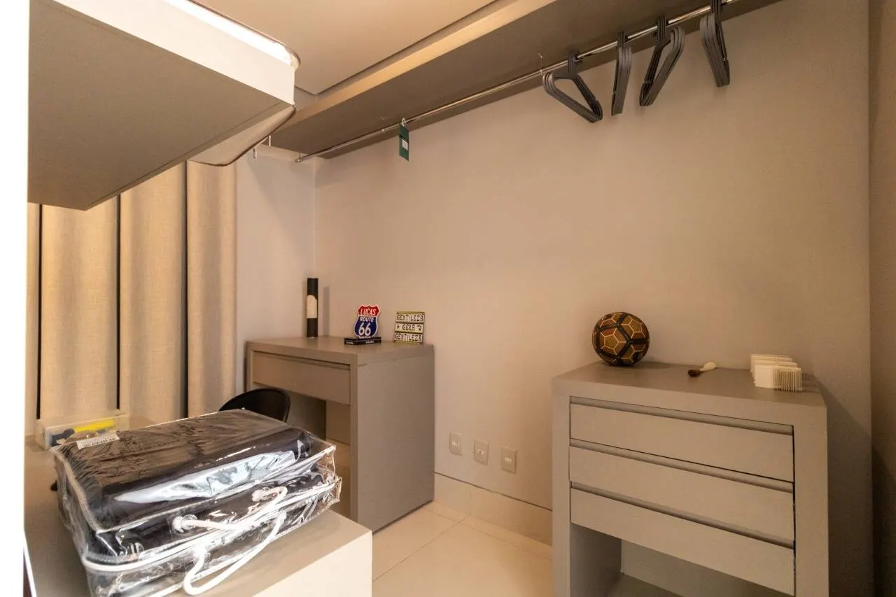 Apartamento fica a um quarteirão da Praça Marília de Dirceu  Lourdes. miniatura 11
