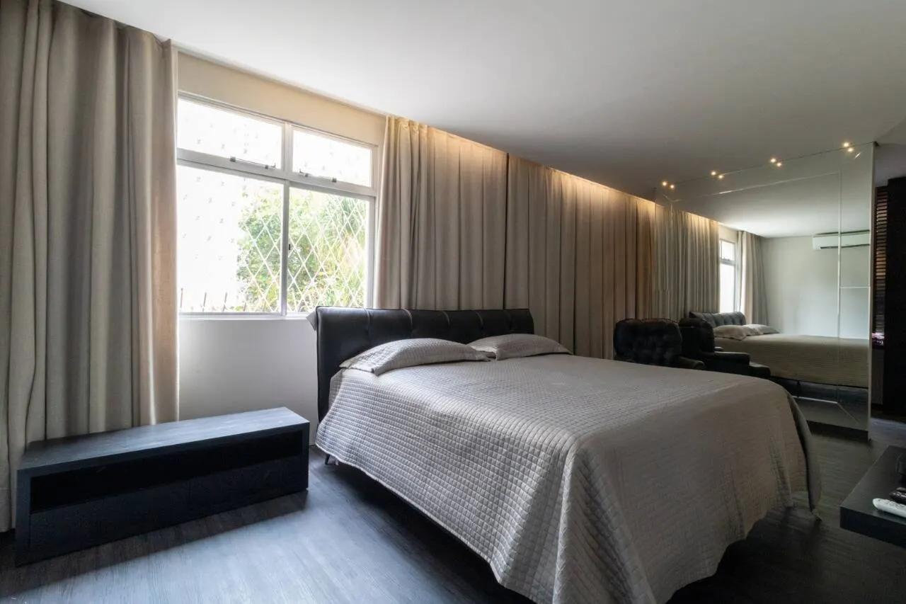 Apartamento fica a um quarteirão da Praça Marília de Dirceu  Lourdes. miniatura 13