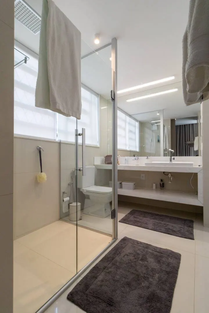 Apartamento fica a um quarteirão da Praça Marília de Dirceu  Lourdes. miniatura 20