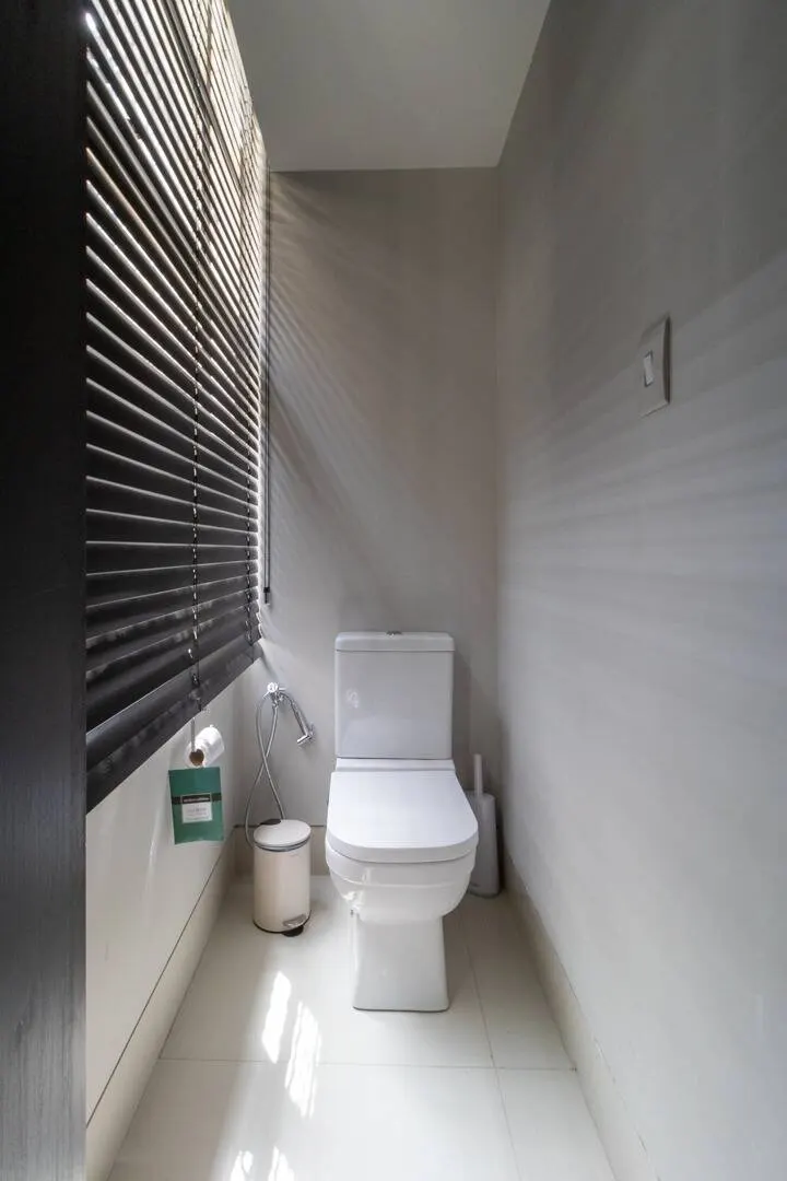 Apartamento fica a um quarteirão da Praça Marília de Dirceu  Lourdes. miniatura 21