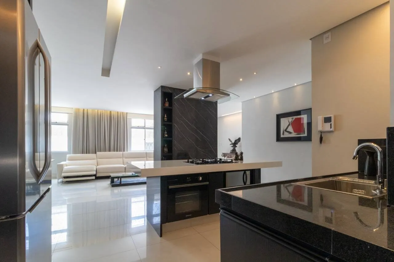 Apartamento fica a um quarteirão da Praça Marília de Dirceu  Lourdes. miniatura 22