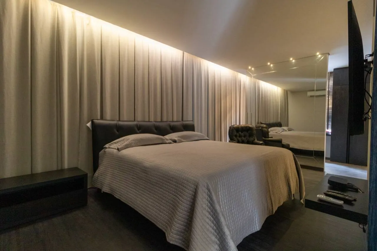 Apartamento fica a um quarteirão da Praça Marília de Dirceu  Lourdes. miniatura 8