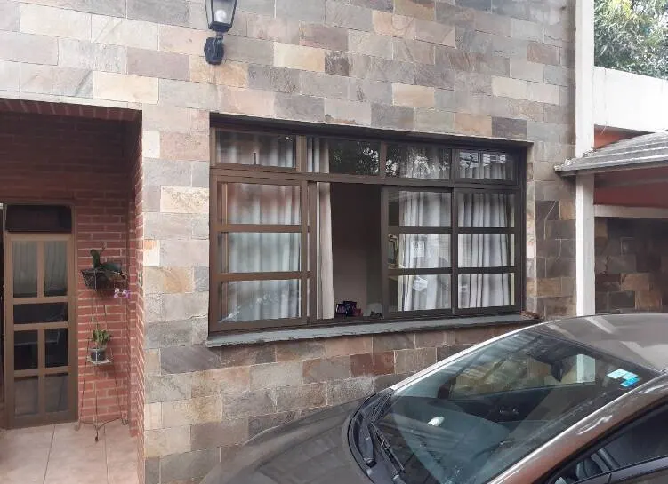 CASA COM 04 QUARTOS, 03 VAGAS, RUA PLANA NO BAIRRO SERRA, foto 26