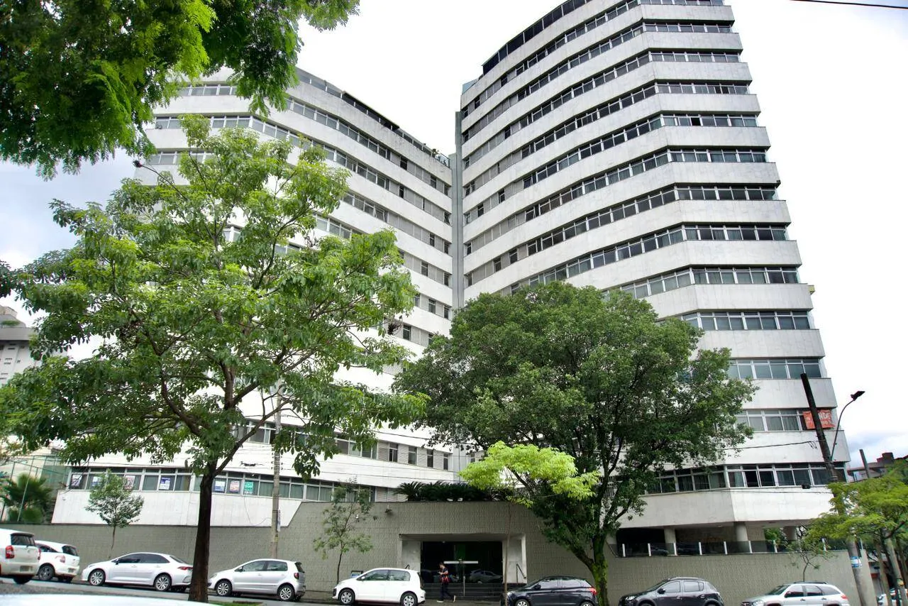 Apartamento à Venda em Lourdes | Em Frente à Praça da Assembleia |4 Quartos