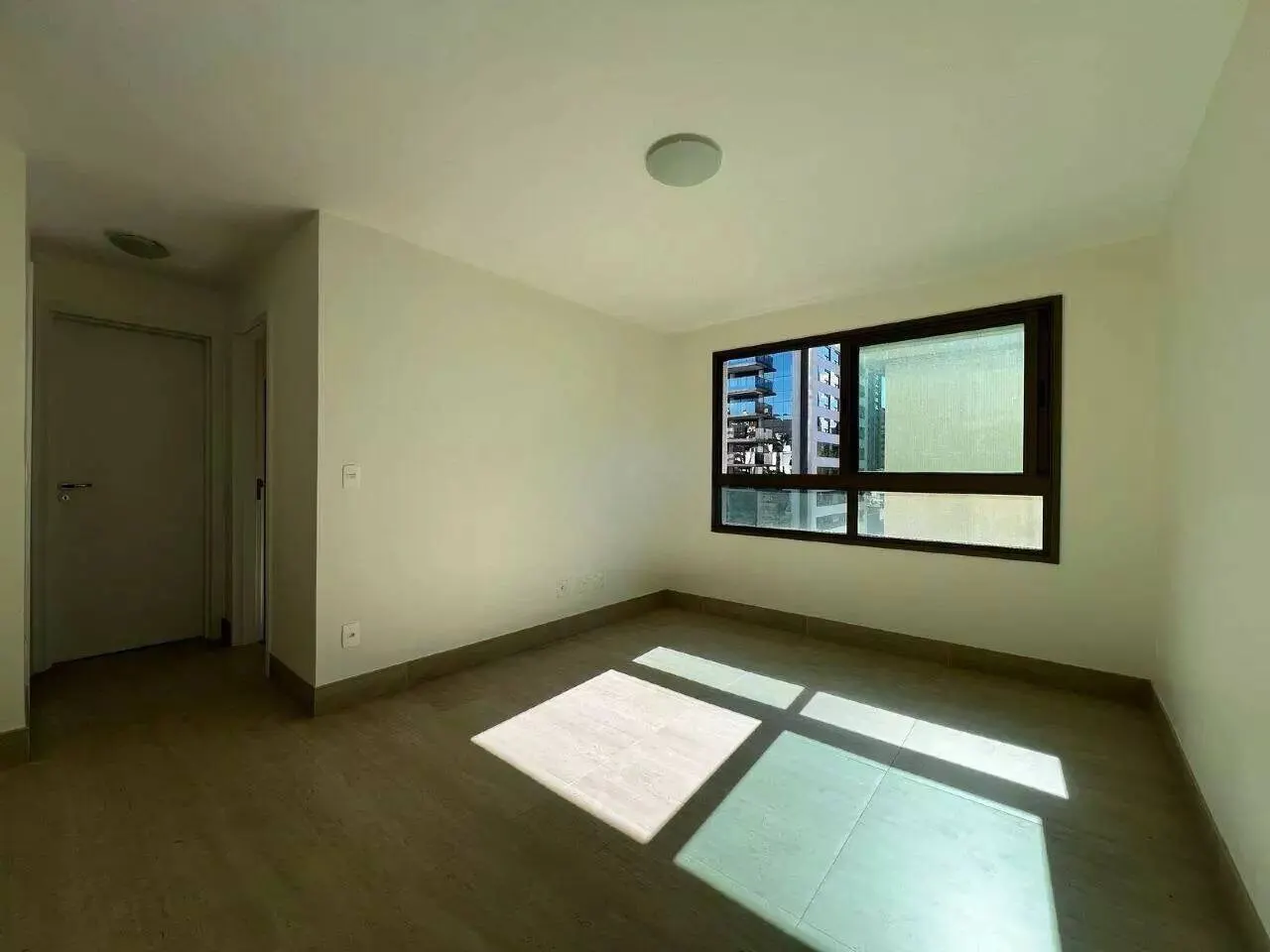 Apartamento à venda no Lourdes – 2 quartos, suíte e 2 vagas livres.
