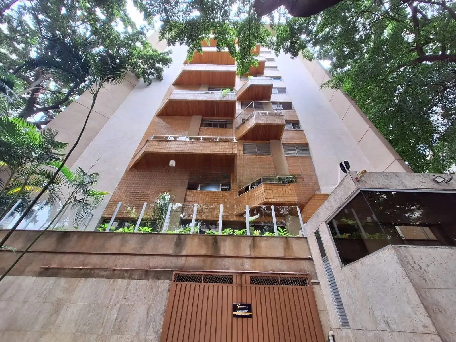 Exclusivo Apartamento de 181m² com 04 Quartos no Lourdes