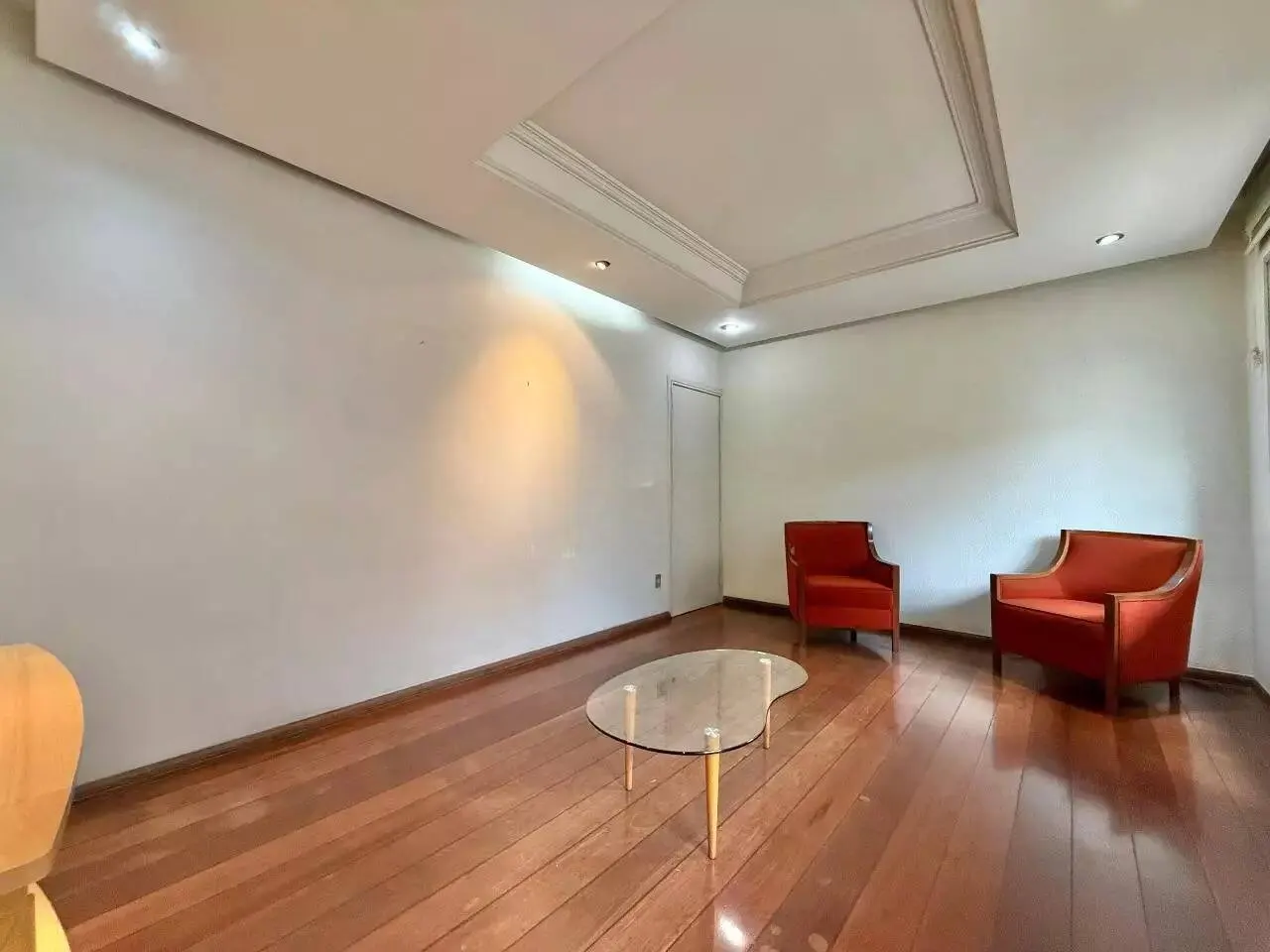 Apartamento com 03 Quartos, 01 Suíte E 02 Vagas no Bairro Carmo.
