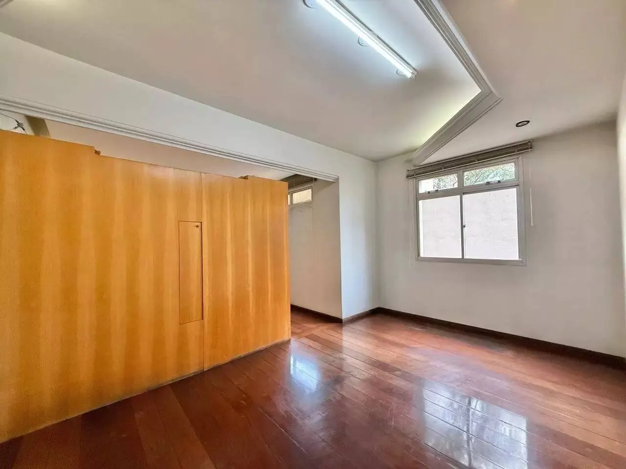 Apartamento com 03 Quartos, 01 Suíte E 02 Vagas no Bairro Carmo. miniatura 3