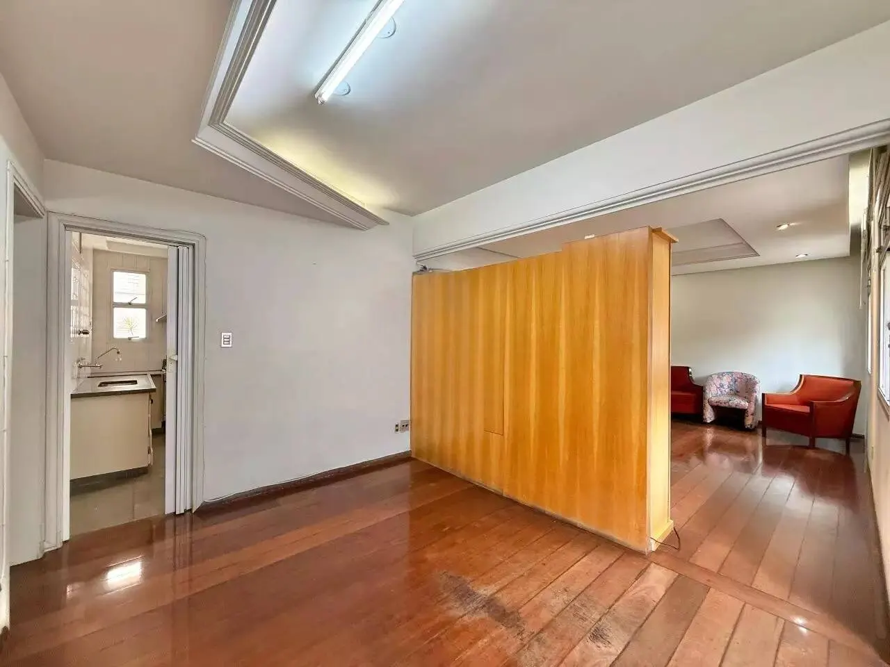 Apartamento com 03 Quartos, 01 Suíte E 02 Vagas no Bairro Carmo. miniatura 4