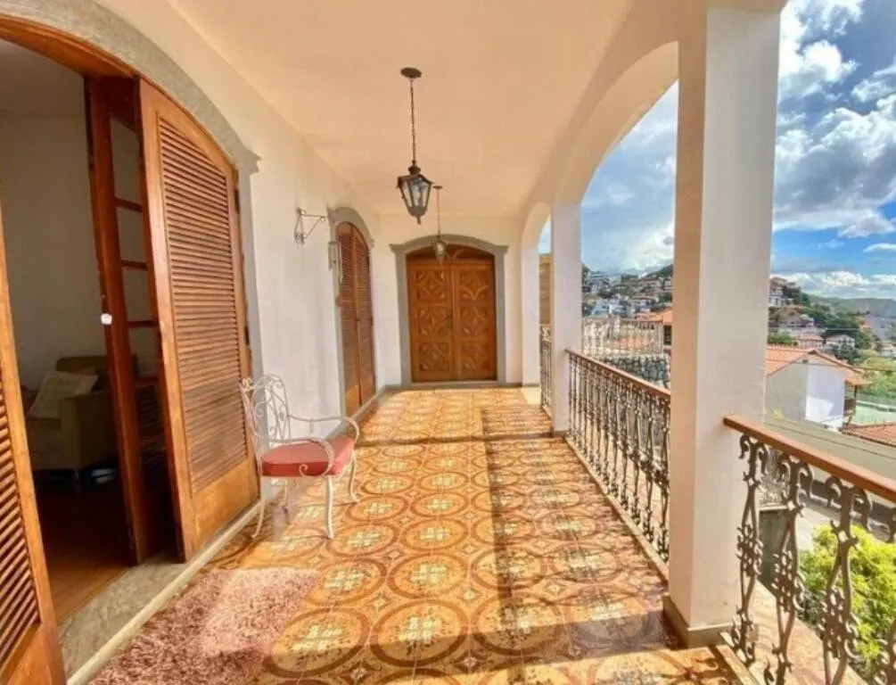 Casa com 5 Quartos, 2 Suites e 4 Vagas em Mangabeiras. miniatura 12
