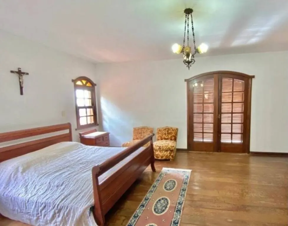 Casa com 5 Quartos, 2 Suites e 4 Vagas em Mangabeiras. miniatura 15