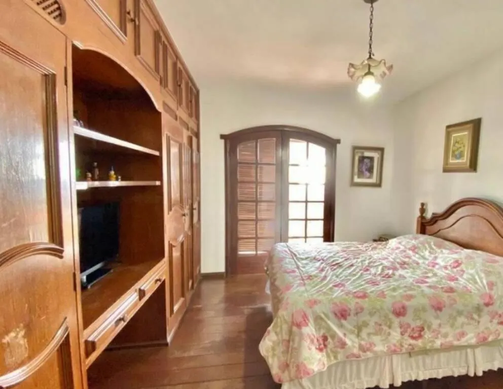 Casa com 5 Quartos, 2 Suites e 4 Vagas em Mangabeiras. miniatura 16