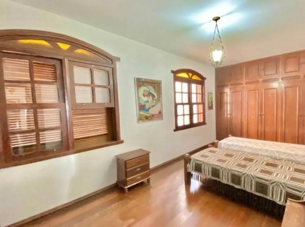 Casa com 5 Quartos, 2 Suites e 4 Vagas em Mangabeiras. miniatura 17