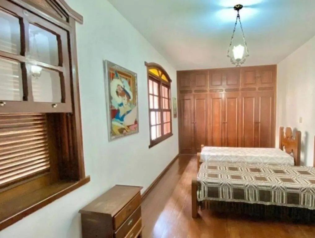 Casa com 5 Quartos, 2 Suites e 4 Vagas em Mangabeiras. miniatura 18