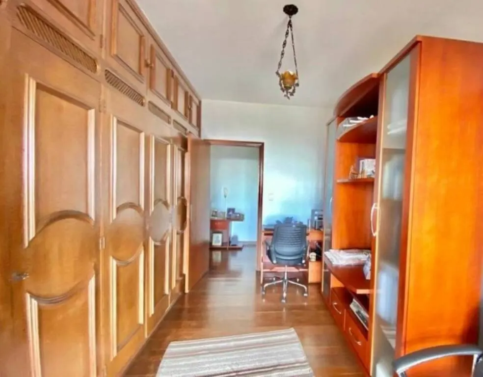 Casa com 5 Quartos, 2 Suites e 4 Vagas em Mangabeiras. miniatura 19