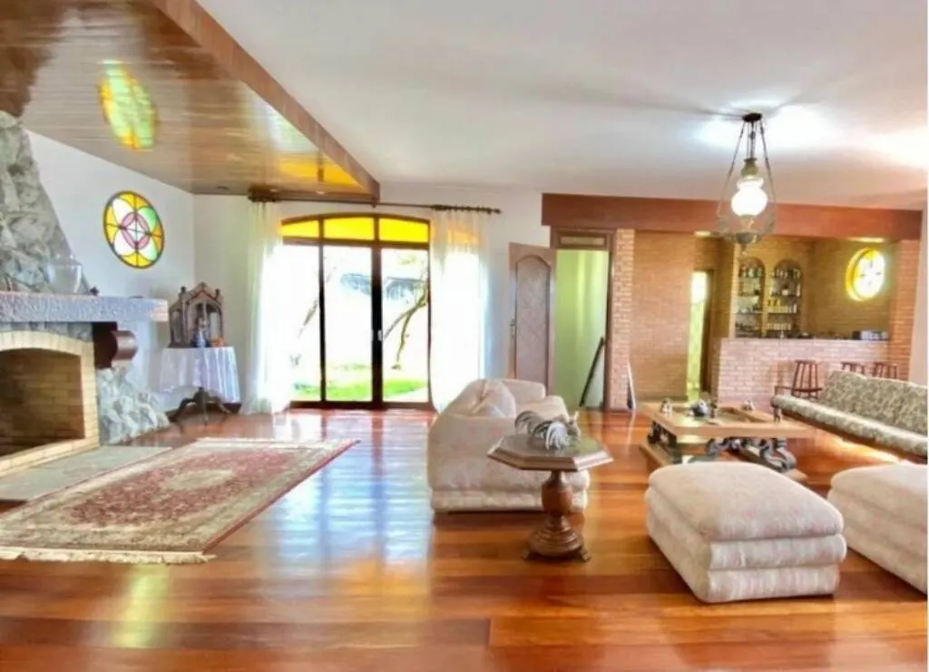 Casa com 5 Quartos, 2 Suites e 4 Vagas em Mangabeiras. miniatura 3