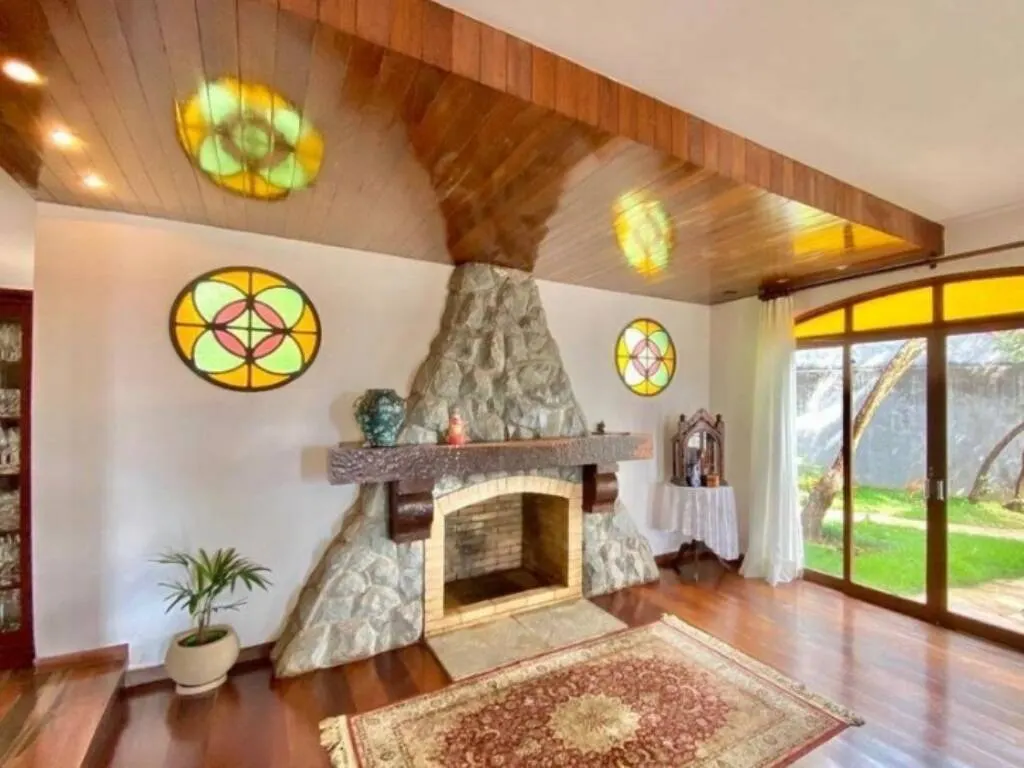 Casa com 5 Quartos, 2 Suites e 4 Vagas em Mangabeiras. miniatura 4