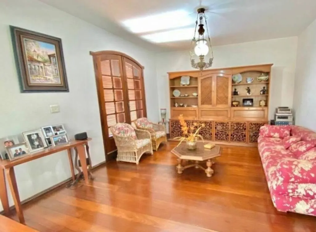 Casa com 5 Quartos, 2 Suites e 4 Vagas em Mangabeiras. miniatura 10