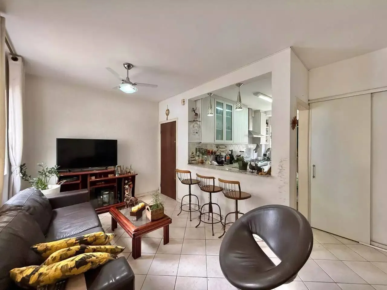 Apartamento com 3 Quartos, Suíte e 2 Vagas cabem 4 carros. Santo Antônio., foto 3