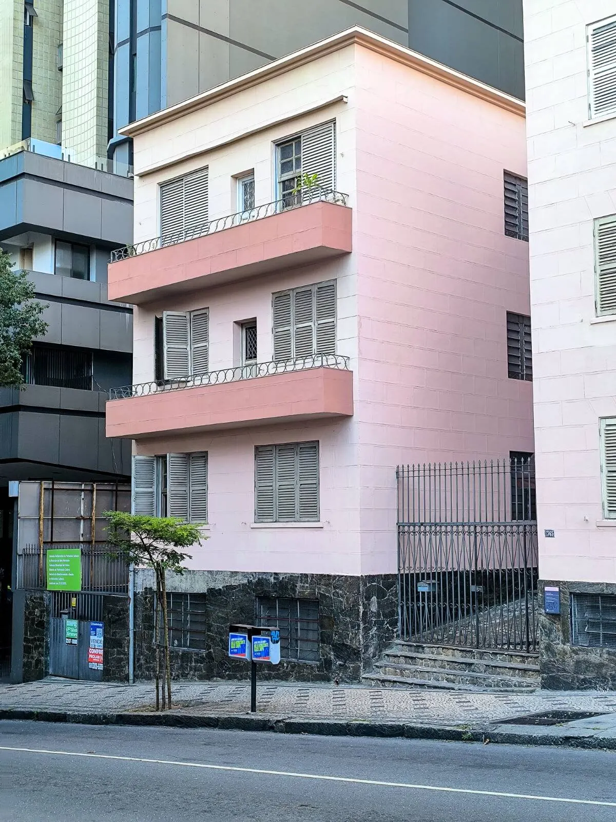 Apartamento à Venda na Rua da Bahia | 3 Quartos | Lourdes de Belo Horizonte