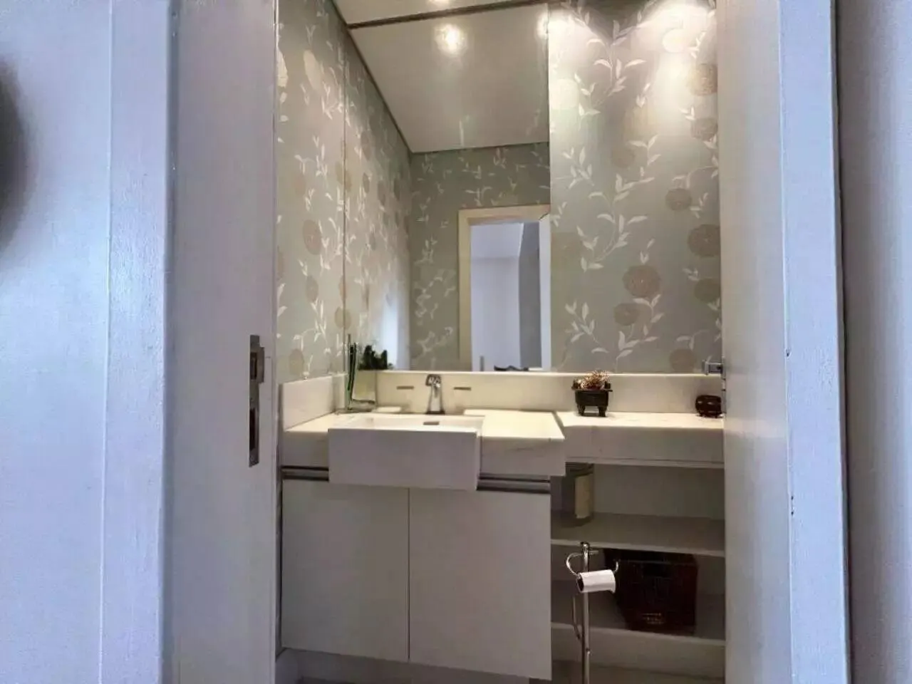 Apartamento 4 Quartos Suíte 3 Vagas Lourdes - Premium. miniatura 11