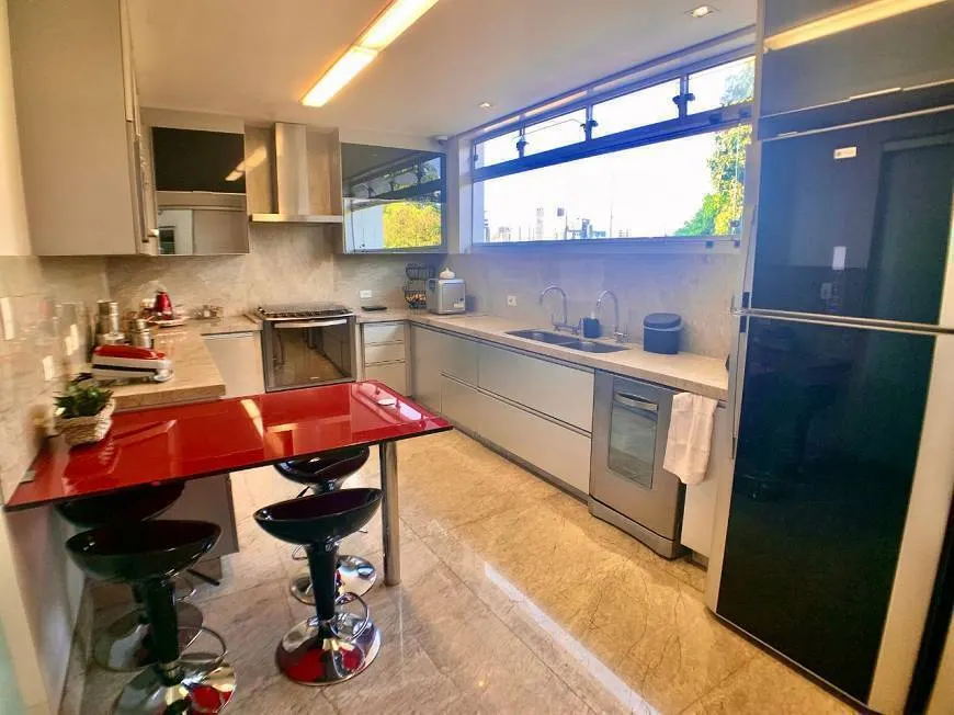 Casa com 7 Quartos e 6 banheiros com 1020 m² no Cidade Jardim miniatura 25
