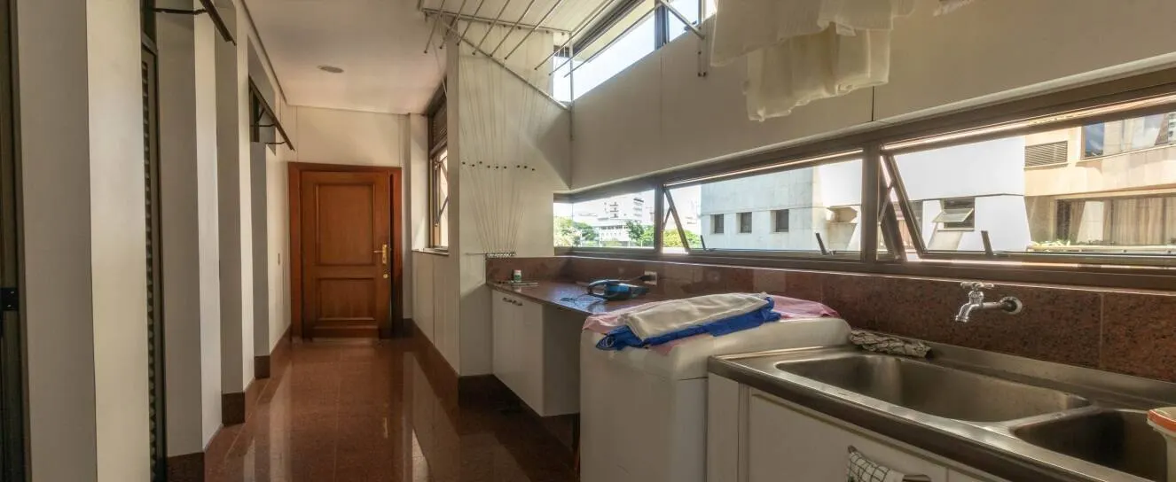 Apartamento com 2 Suítes, 2 Semi Suítes, 5 Vagas e Lazer no Lourdes. miniatura 11