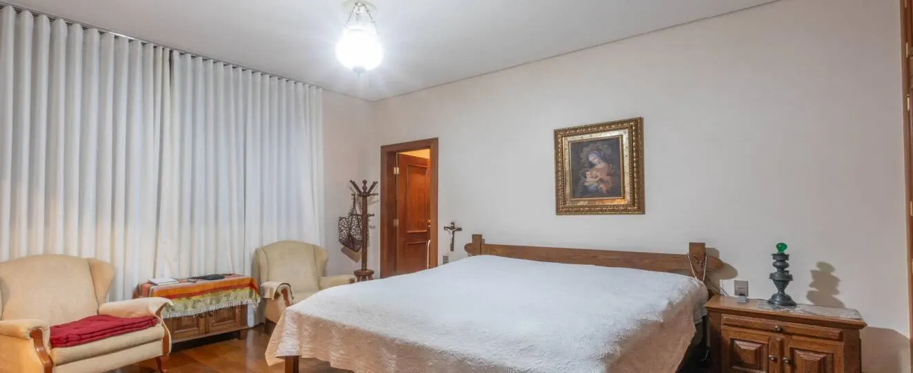 Apartamento com 2 Suítes, 2 Semi Suítes, 5 Vagas e Lazer no Lourdes. miniatura 6