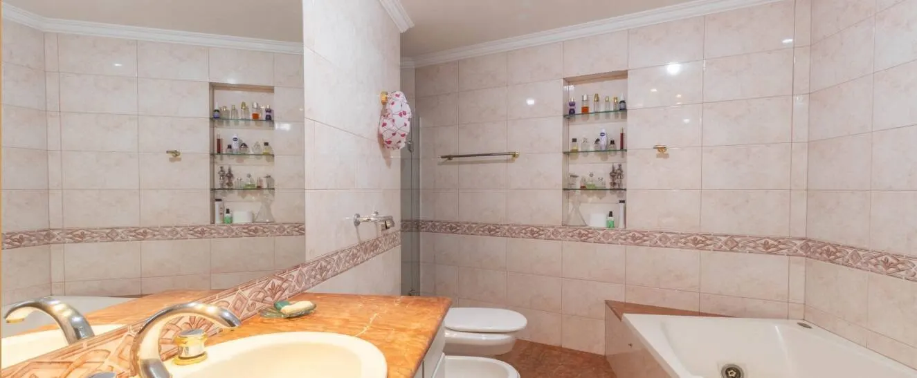 Apartamento com 2 Suítes, 2 Semi Suítes, 5 Vagas e Lazer no Lourdes. miniatura 7