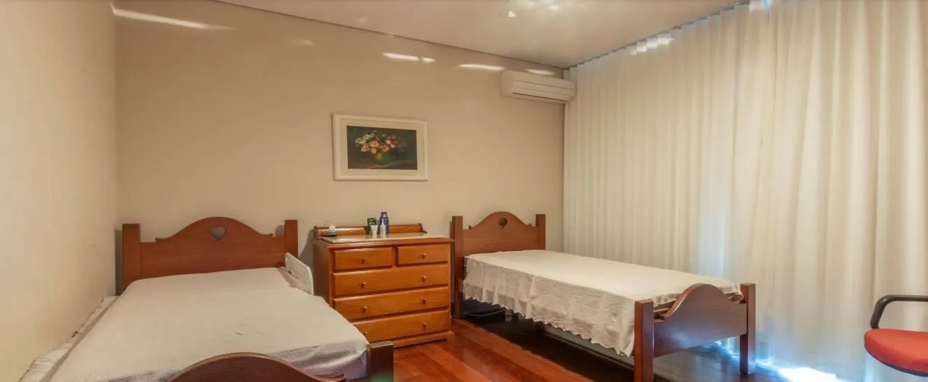 Apartamento com 2 Suítes, 2 Semi Suítes, 5 Vagas e Lazer no Lourdes. miniatura 8