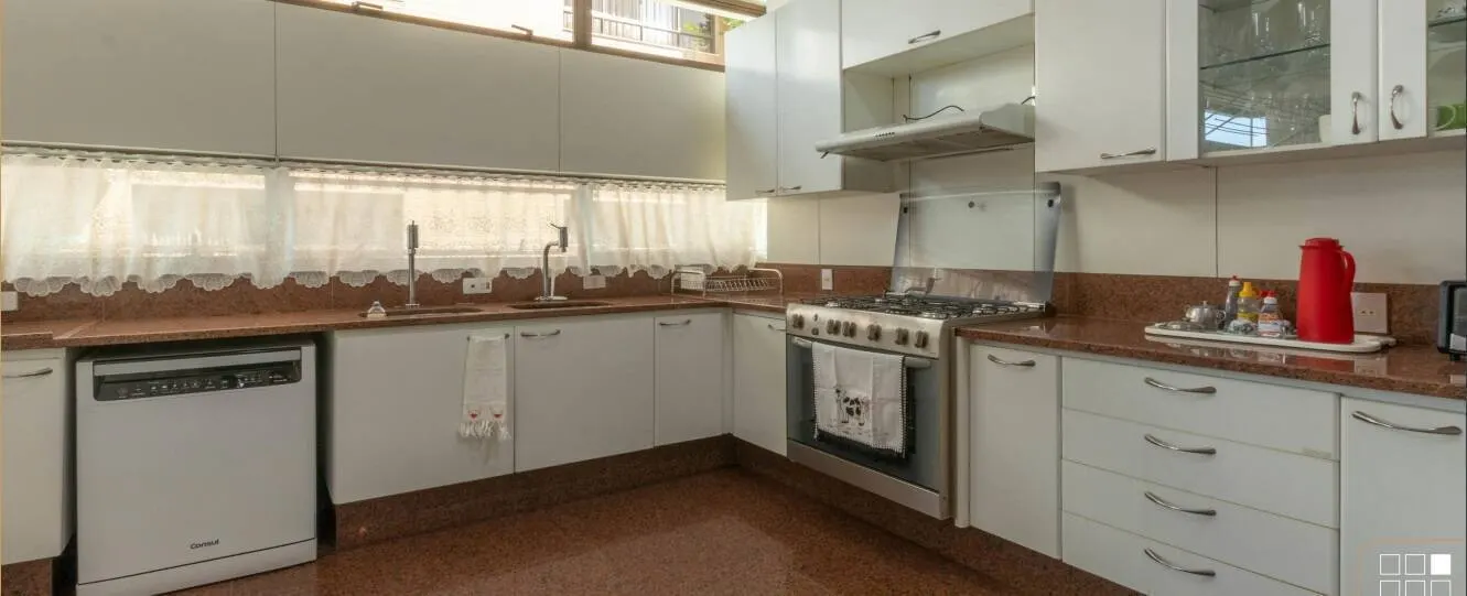 Apartamento com 2 Suítes, 2 Semi Suítes, 5 Vagas e Lazer no Lourdes. miniatura 10