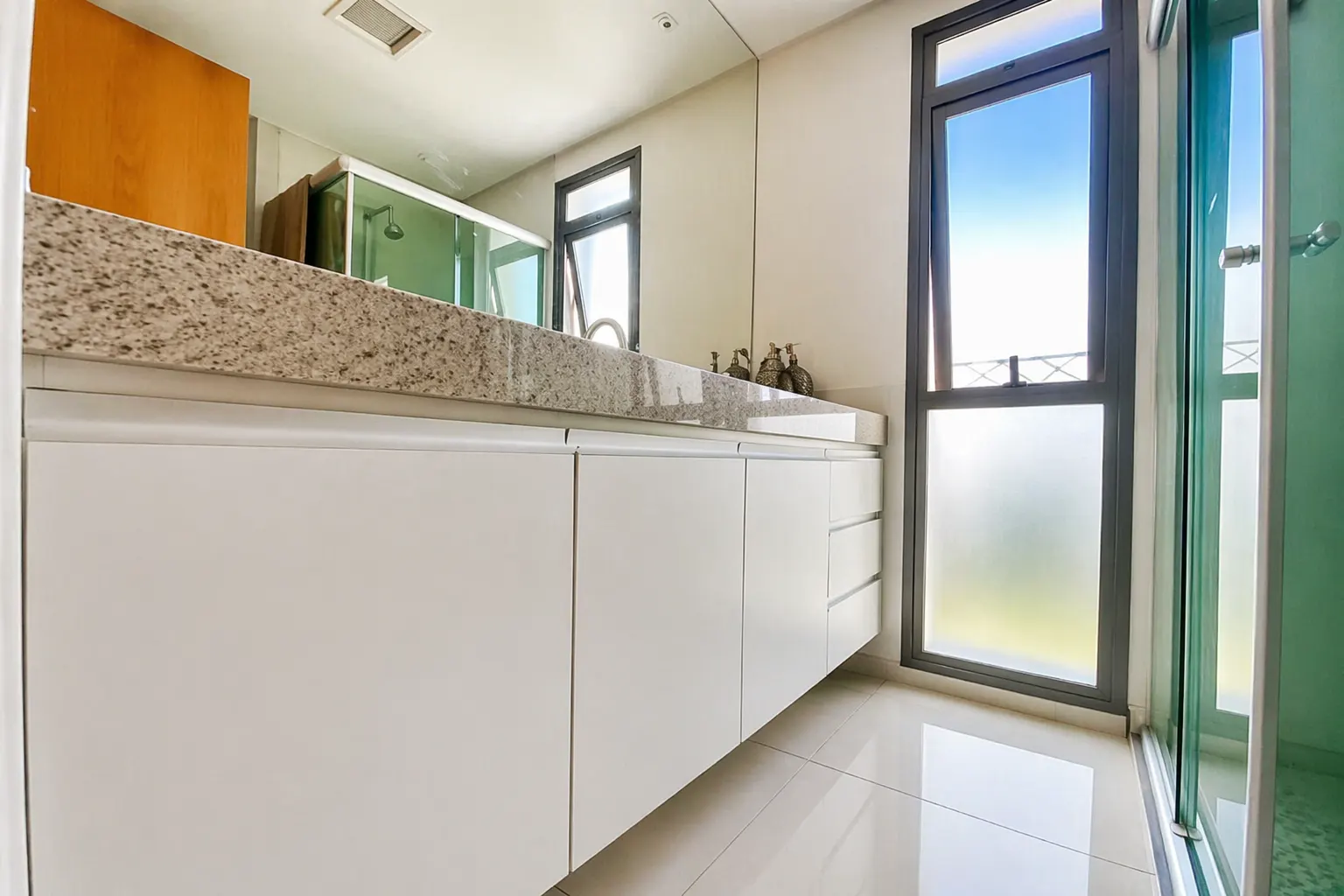 Lindo Apartamento com 3 Quartos e 2 Vagas na Vila Grimm Vale dos Cristais. miniatura 12